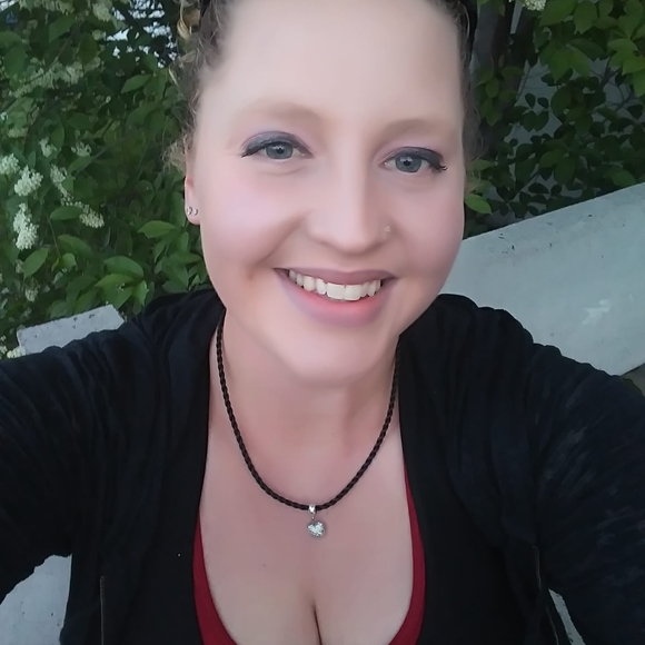 Meet your Posher, Angela - Picture 1 of 1